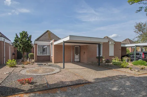 Twee-onder-één-kap te koop: Kloosterveld 72, Kern Haelen Haelen