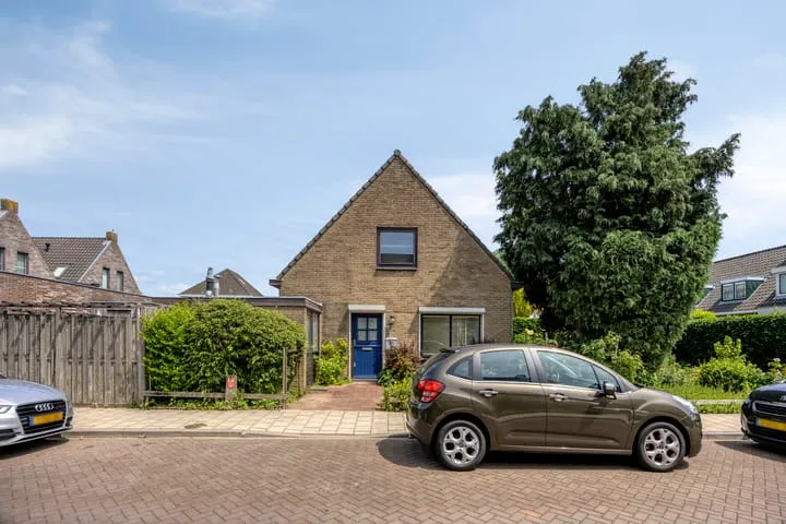Semi-detached for sale: Kloosterweg 11, Harmelen-Zuid (dorp) Harmelen