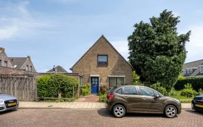 Twee-onder-één-kap te koop: Kloosterweg 11, Harmelen-Zuid (dorp) Harmelen