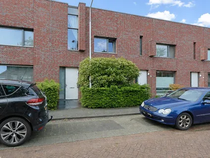 Tussenwoning te koop: Knikeind 21A, Heuveleind Best