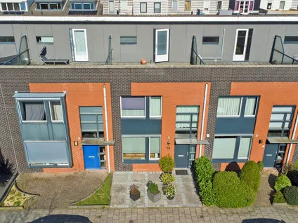 Tussenwoning te koop: Knopenmakerstraat 19, Delfgauw