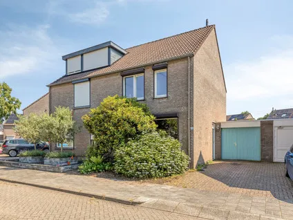 Tussenwoning te koop: Knopkruid 45, Landweert 2 Venray