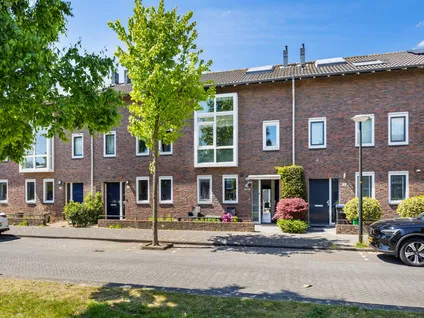 Tussenwoning te koop: Ko Van Dijkplein 17, Zonne Veld 'S-Gravenhage