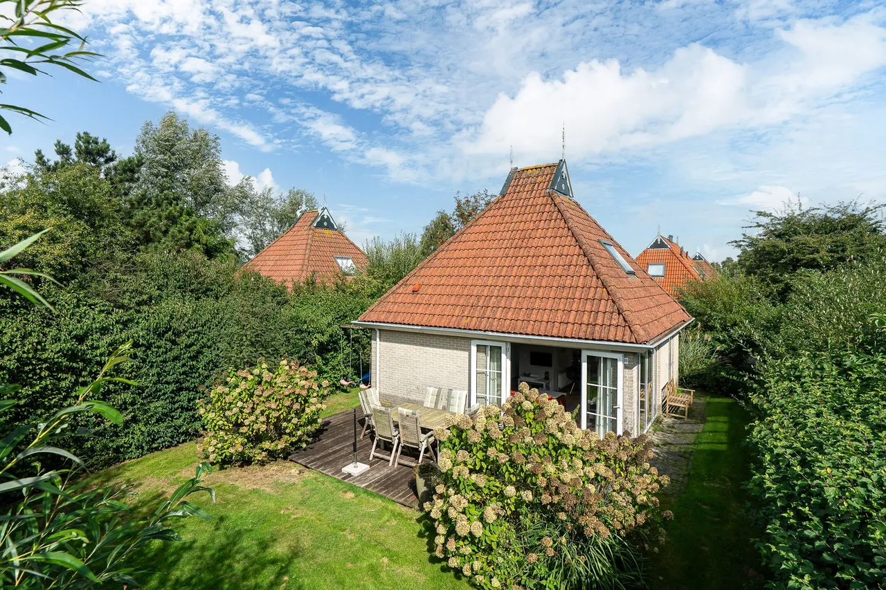 Vrijstaande woning te koop: Koaidyk 6-420, Earnewâld
