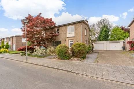 Twee-onder-één-kap te koop: Kochstraat 8, Geleen-Zuid Geleen