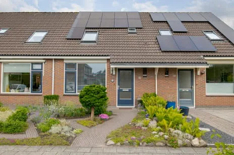 Tussenwoning te koop: Koekoeksbloem 10, Roden West Roden