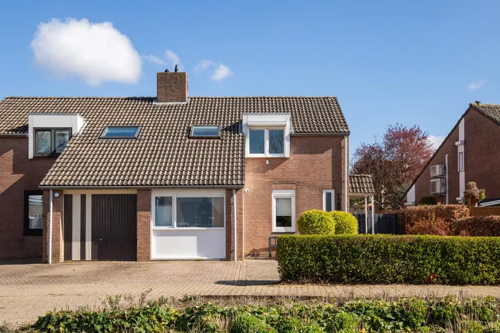 Twee-onder-één-kap te koop: Koempel 128, Mijnbuurt Landgraaf