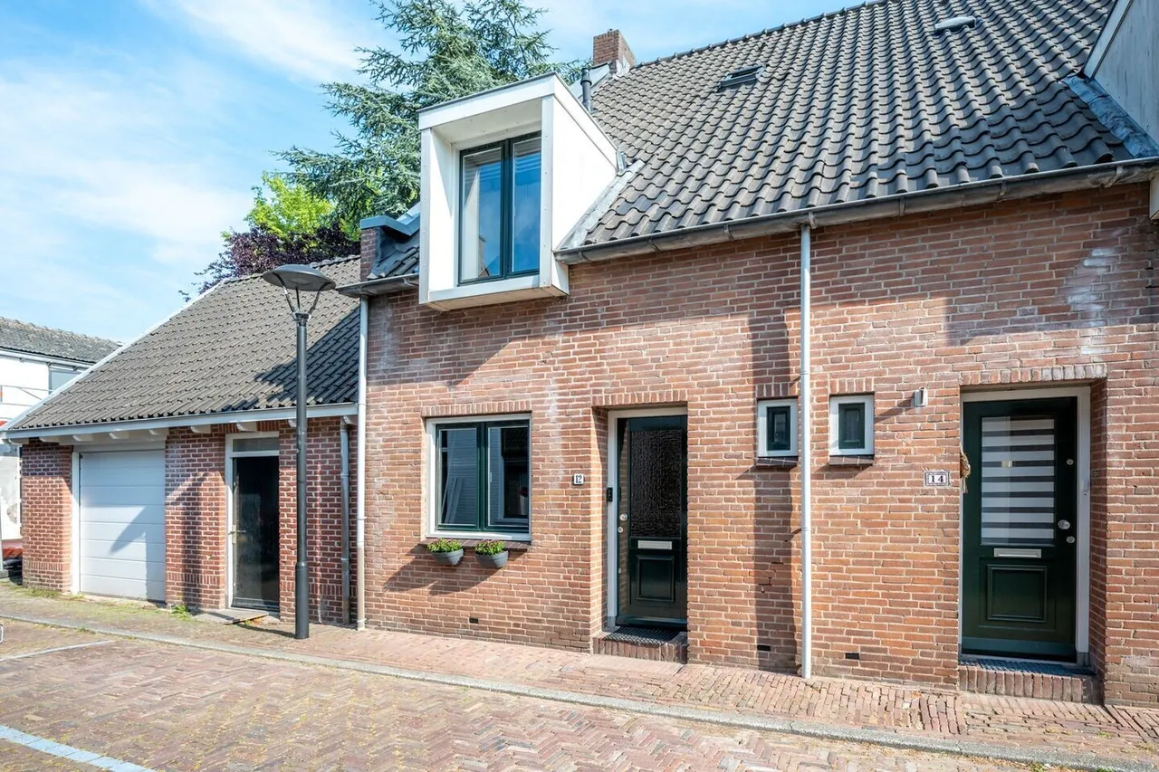 Semi-detached for sale: Koestraat 12, Vianen binnenstad Vianen