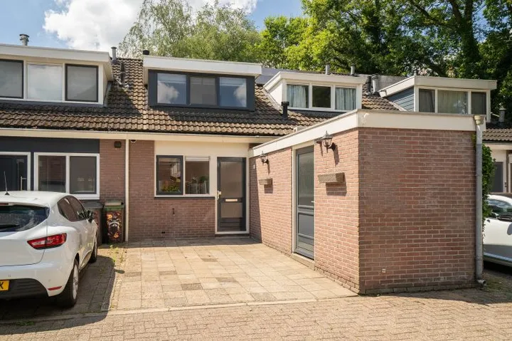 Tussenwoning te koop: Kolmschotlanden 56, Stroinkslanden Noord-West Enschede