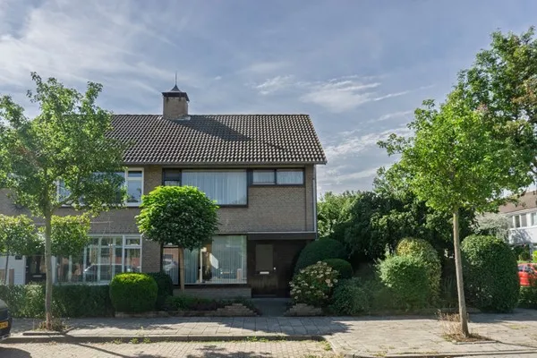 Twee-onder-één-kap te koop: Kometenlaan 30, Bergen Op Zoom