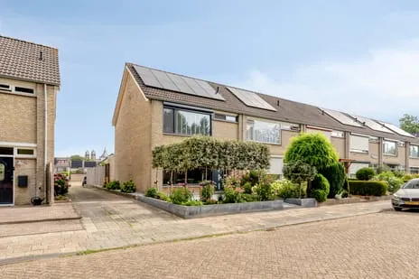 Corner house for sale: Konijnenberg 27, Halsteren-Centrum Halsteren
