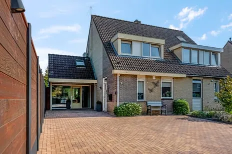 Hoekwoning te koop: Konijnenlaan 1, Centrum Lunteren Lunteren