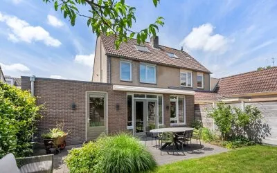 Terraced house for sale: Konijnenlaan 3, Centrum Lunteren Lunteren