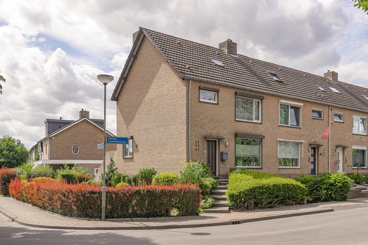 Hoekwoning te koop: Koning Lodewijkstraat 1, Meerssen