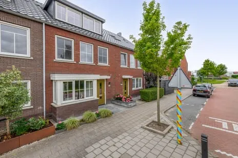 Tussenwoning te koop: Koning Willem-Alexanderlaan 140, Zevenhuizen-Zuid Zevenhuizen (Zh)