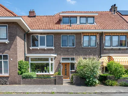 Tussenwoning te koop: Koningin Anna Paulownastraat 10, Veerallee Zwolle