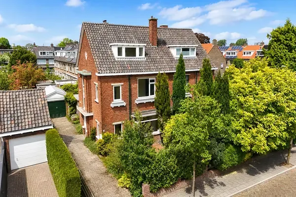 Twee-onder-één-kap te koop: Koningin Emmalaan 38, Raadhuiskwartier Leidschendam