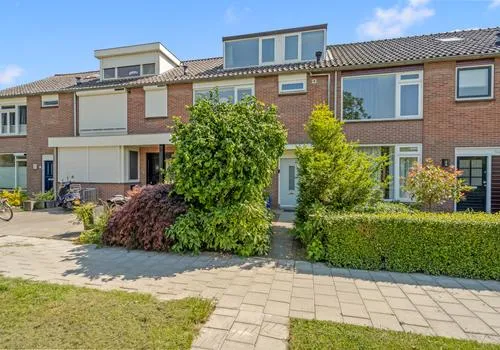 Terraced house for sale: Koningin Emmaweg 83, Oude Dorp Houten