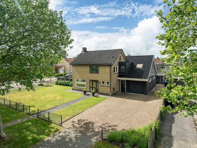Vrijstaande woning te koop: Koningin Julianalaan 14, Joure, Zuiderveld Joure
