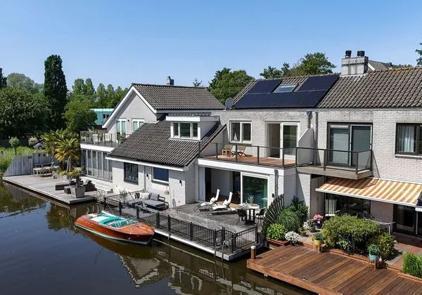 Tussenwoning te koop: Koningin Julianalaan 25, Ouderkerk Aan De Amstel