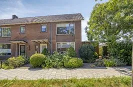 Corner house for sale: Koningin Julianalaan 9, Dieren-Noord boven spoorlijn Dieren