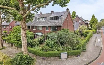 Corner house for sale: Koningin Julianaplein 1, Raadhuiskwartier Leidschendam