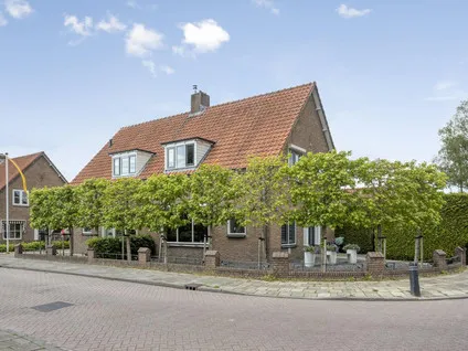 Tussenwoning te koop: Koningin Julianaplein 2, Nico Bergsteijn Woudenberg