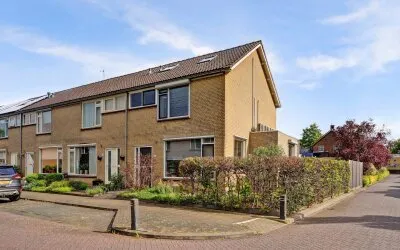 Corner house for sale: Koningin Julianastraat 2, Meerkerk-Noord Meerkerk