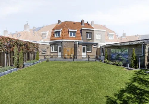 Tussenwoning te koop: Koningin Regentesselaan 82, Roermond