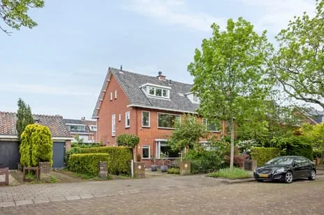 Hoekwoning te koop: Koningin Wilhelminalaan 1, Raadhuiskwartier Leidschendam