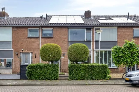 Terraced house for sale: Koningin Wilhelminastraat 10, Meerkerk-Noord Meerkerk