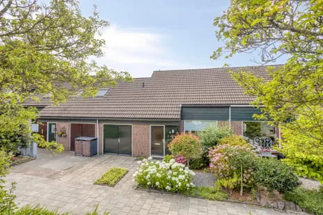 Tussenwoning te koop: Koningin Wilhelminastraat 32, Verzetstrijdersbuurt Heemskerk