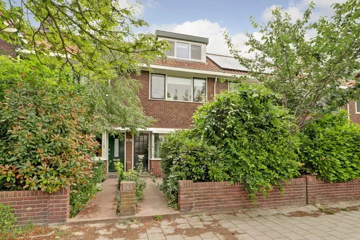 Terraced house for sale: Koningin Wilhelminaweg 166, De Korte Akkeren Nieuw Gouda