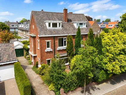 Twee-onder-één-kap te koop: Koningin Emmalaan 38, Raadhuiskwartier Leidschendam