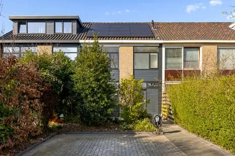 Tussenwoning te koop: Koningin Emmaweg 32, Oude Dorp Houten