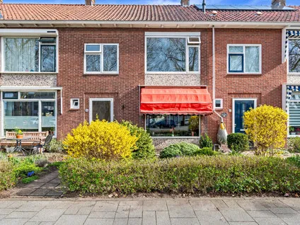 Tussenwoning te koop: Koningin Julianaplein 14, Den Hoorn