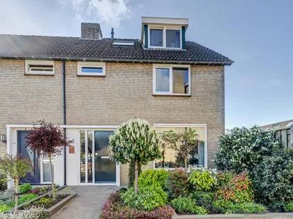 Hoekwoning te koop: Koningin Julianastraat 121, Tholen Tholen