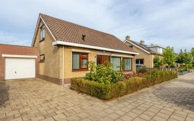 Twee-onder-één-kap te koop: Koningin Julianastraat 42, Schoonrewoerd kern Schoonrewoerd