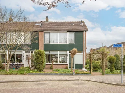 Hoekwoning te koop: Koningin Sophiestraat 2, Nico Bergsteijn Woudenberg