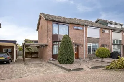 Hoekwoning te koop: Koningin Wilhelminalaan 19, Waardenburg Waardenburg
