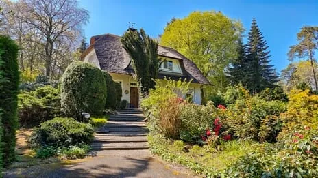 Detached house for sale: Koningin Wilhelminalaan 3, Villapark Hattem