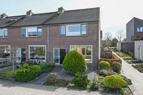 Corner house for sale: Koningin Wilhelminaplein 42, Kockengen Dorp Kockengen