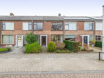 Tussenwoning te koop: Koningin Wilhelminasingel 15, Waddinxveen