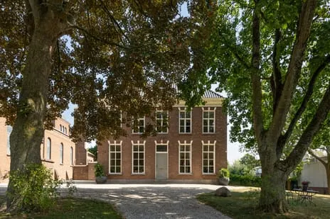 Twee-onder-één-kap te koop: Koningin Wilhelminastraat 4, Hedel