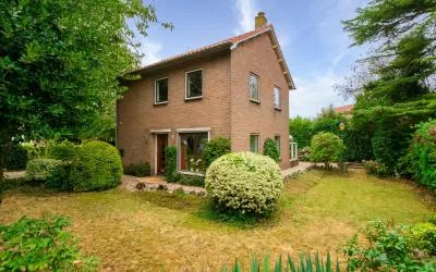 Vrijstaande woning te koop: Koningin Wilhelminaweg 14, Oude Dorp Houten