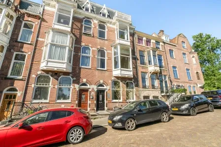 Tussenwoning te koop: Koninginnegracht 143, 'S-Gravenhage