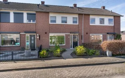 Tussenwoning te koop: Koninginnelaan 17, Rossum Rossum