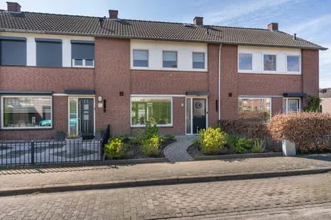 Tussenwoning te koop: Koninginnelaan 17, Rossum Rossum (Ge)