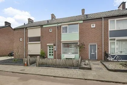 Tussenwoning te koop: Koninginnelaan 52, Roermondse Veld Roermond