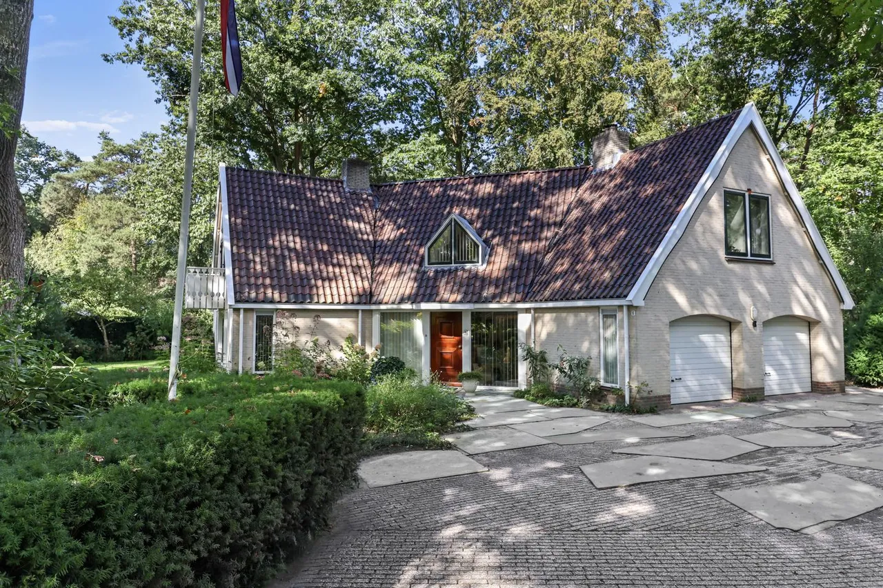 Vrijstaande woning te koop: Koninginnelaan 6, Ermelo